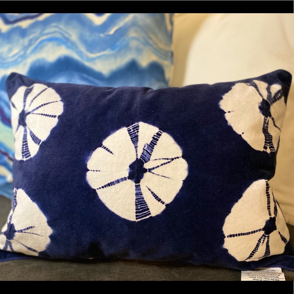 NWT Soft Navy and White 14x20 throw pillow